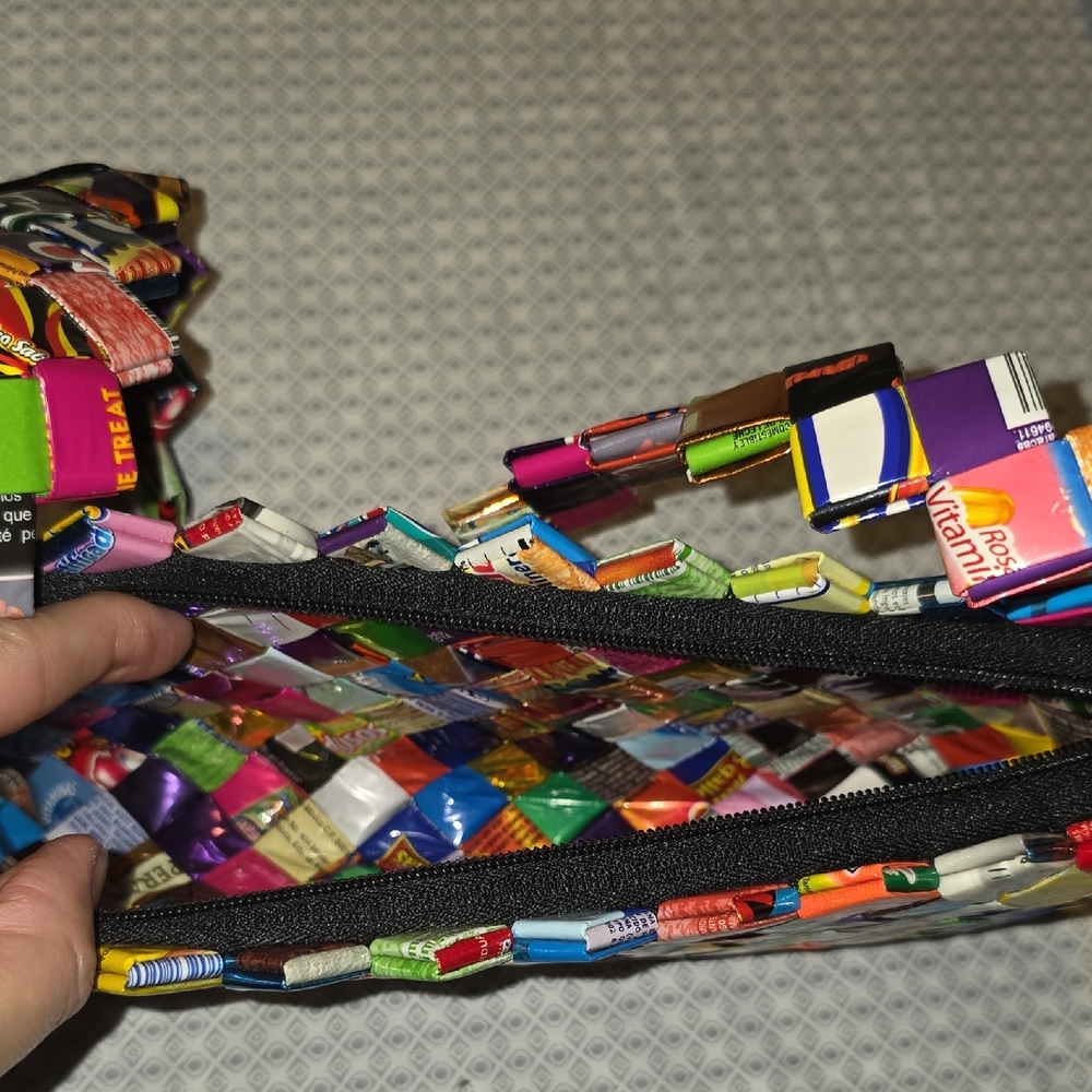 Colorful handmade Woven Women's Bag - Picture 3 of 8